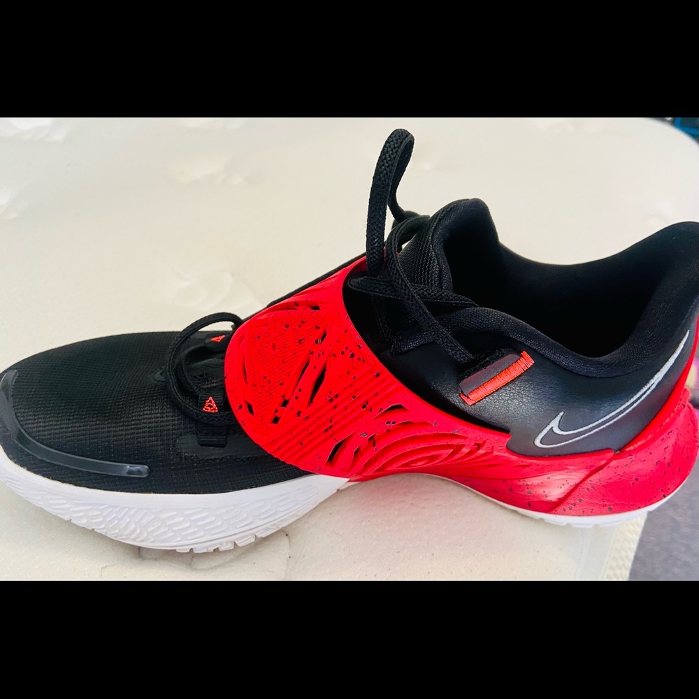 KYRIE Low 3 Basketball shoes Team Black University Red